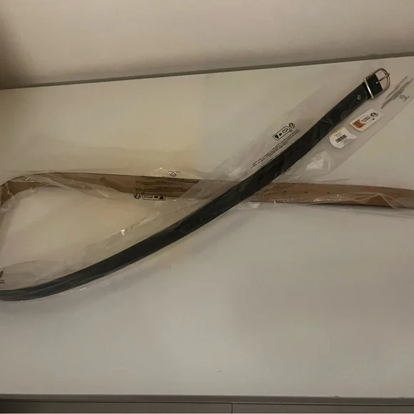 Sleek Black Leather Kate Spade Belt - Picture 3 of 9